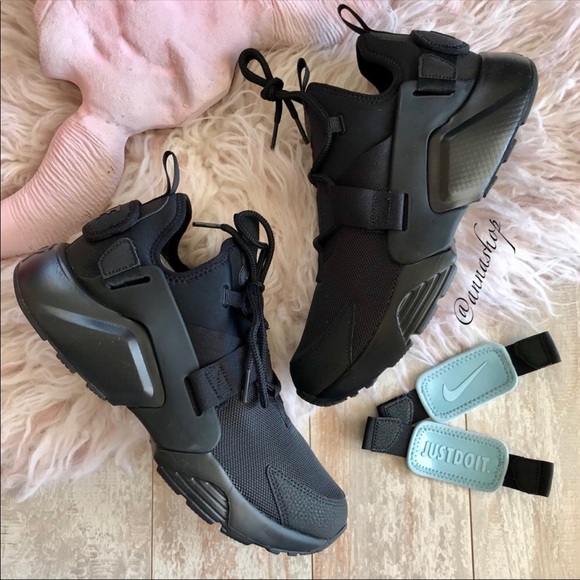 Nike Shoes - NWT Nike Huarache city Triple Black